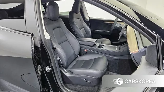 Tesla Model Y 2023 Черный из Кореи, фото 3