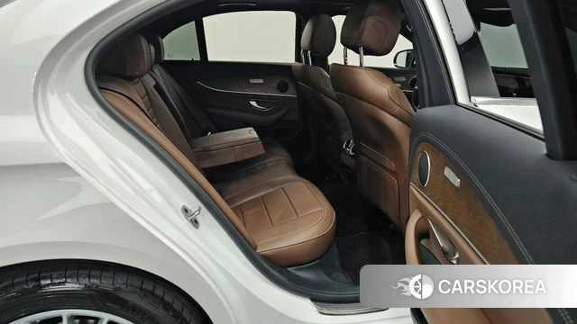 Mercedes-Benz E-Class W213 2021 Белый из Кореи, фото 3