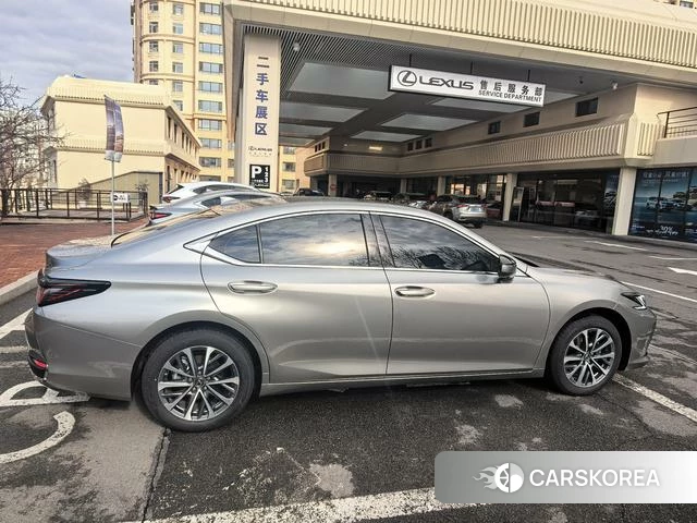 Lexus ES 2025 Серебристо-серый из Китая, фото 3