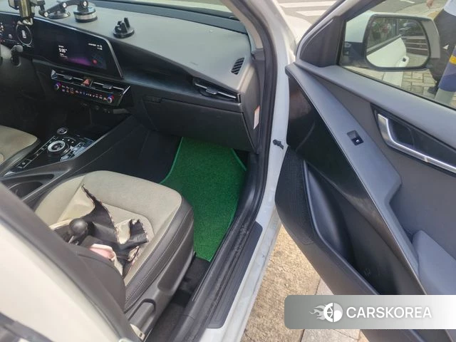 Kia Di Ol Nu Niro 2023 Серебристо-серый из Кореи, фото 3
