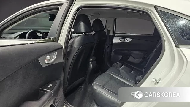 Kia The New K3 2nd generation 2024 Белый из Кореи, фото 3