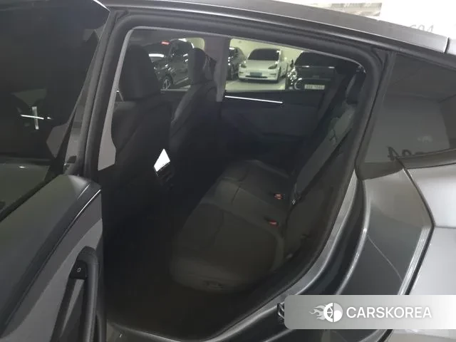 Tesla Model Y 2025 Серебряный из Кореи, фото 3