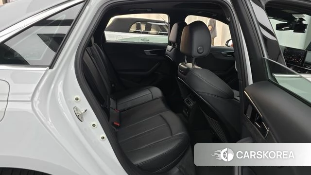 Audi A4 (B9) 2023 Белый из Кореи, фото 3