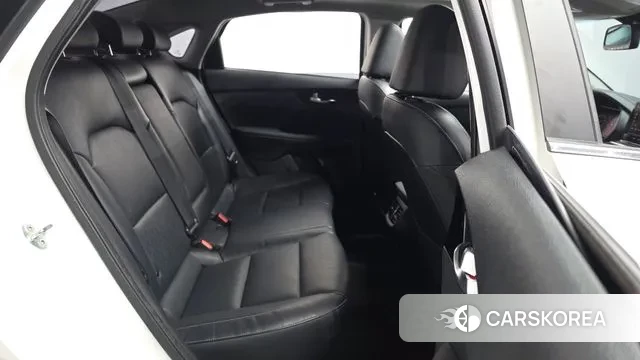 Kia The New K3 2nd generation 2022 Белый из Кореи, фото 3