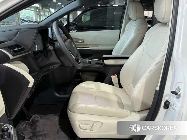 Toyota Saina 2025 Белый из Китая, фото 3