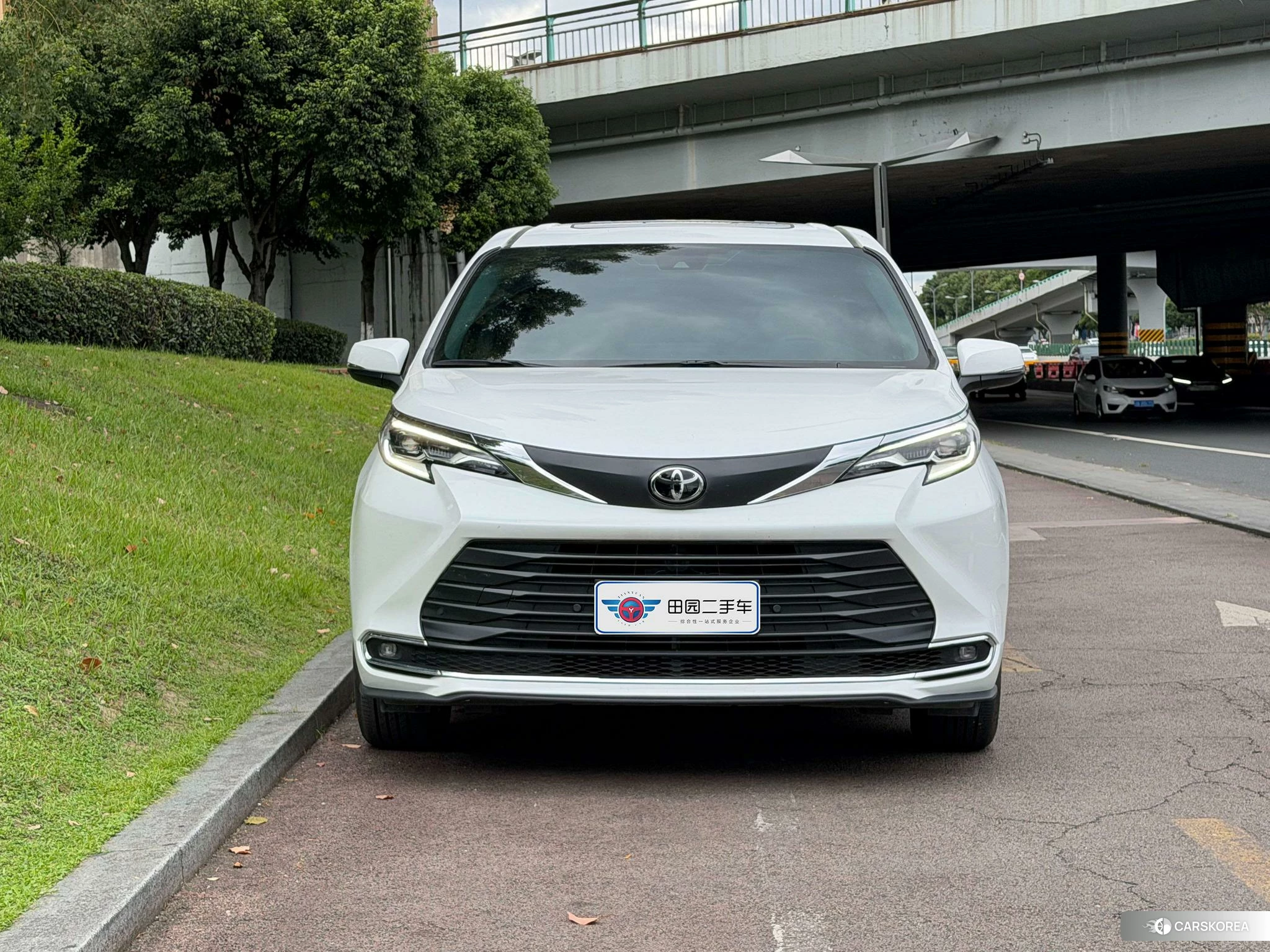 Toyota Sienna 2024 Белый из Китая, фото 3