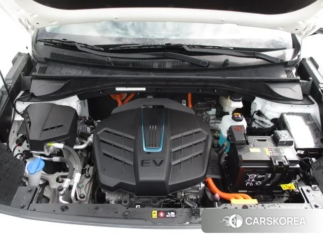 Kia Niro Plus 2023 Белый из Кореи, фото 3