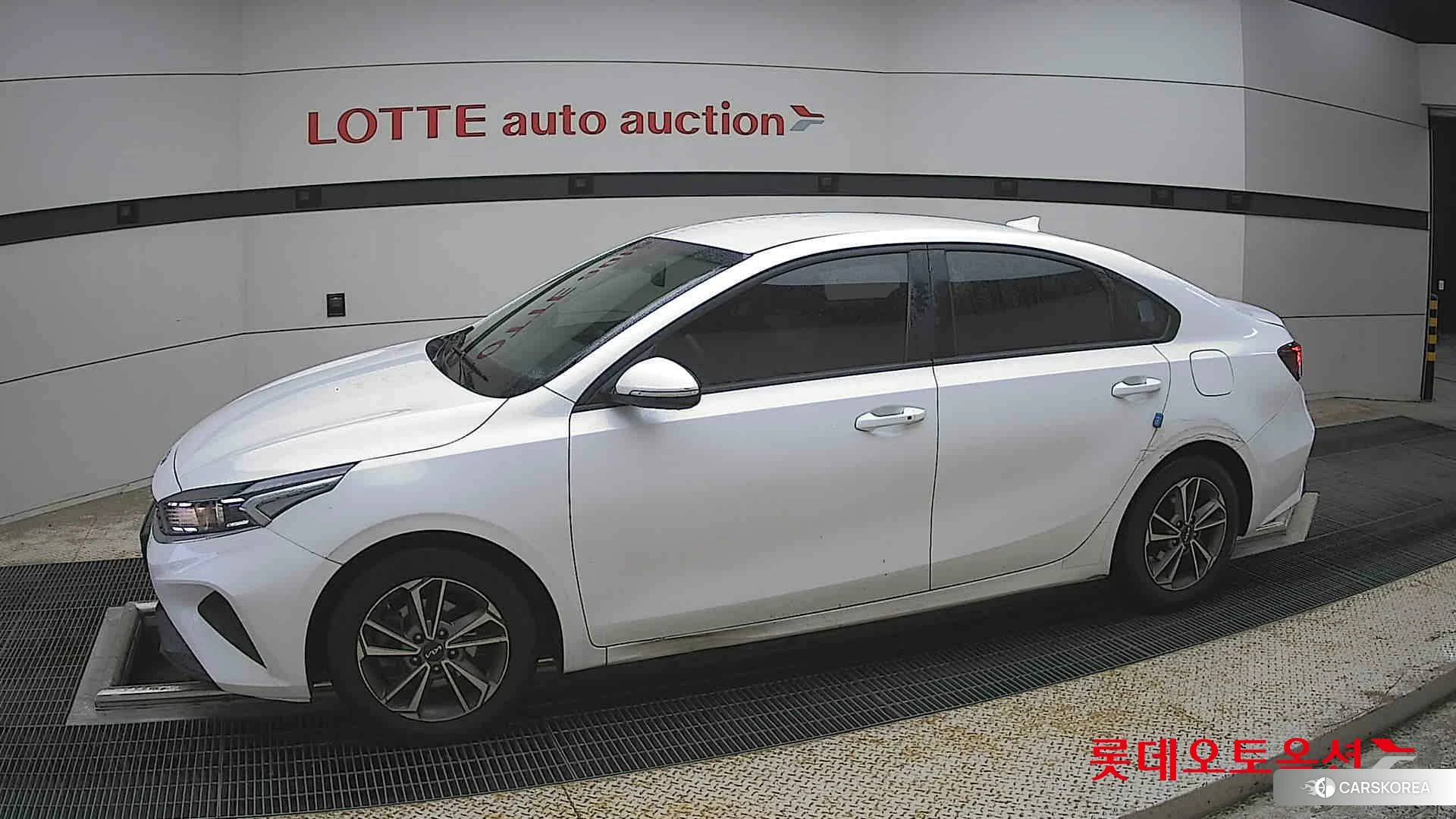 Kia K3 2022 Белый из Кореи, фото 3