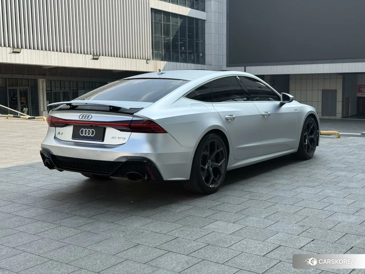Audi A7 2023 Серебристо-серый из Китая, фото 3
