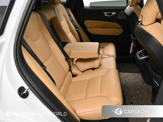 Volvo XC60 second Generation 2023 Белый из Кореи, фото 3