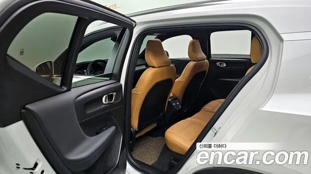 Volvo XC40 2022 Белый из Кореи, фото 3