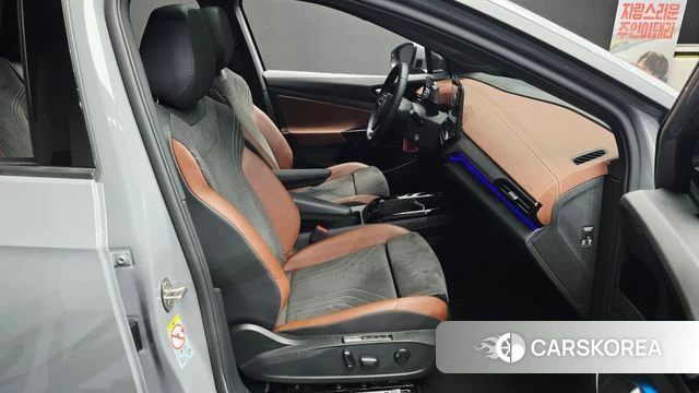 Volkswagen ID.4 2023 Серебристо-серый из Кореи, фото 3