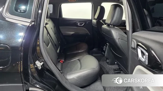 Jeep Compass 2nd Generation 2022 Черный из Кореи, фото 3