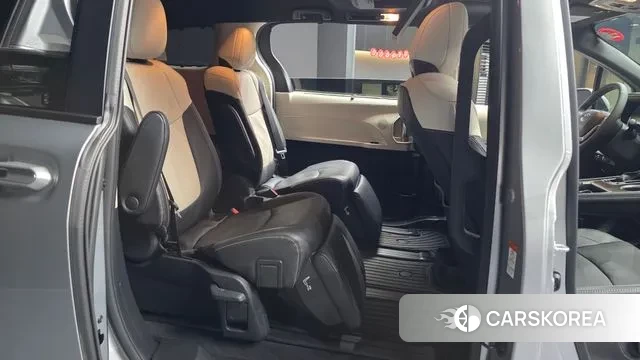 Toyota Sienna 4th Generation 2025 Серый из Кореи, фото 3