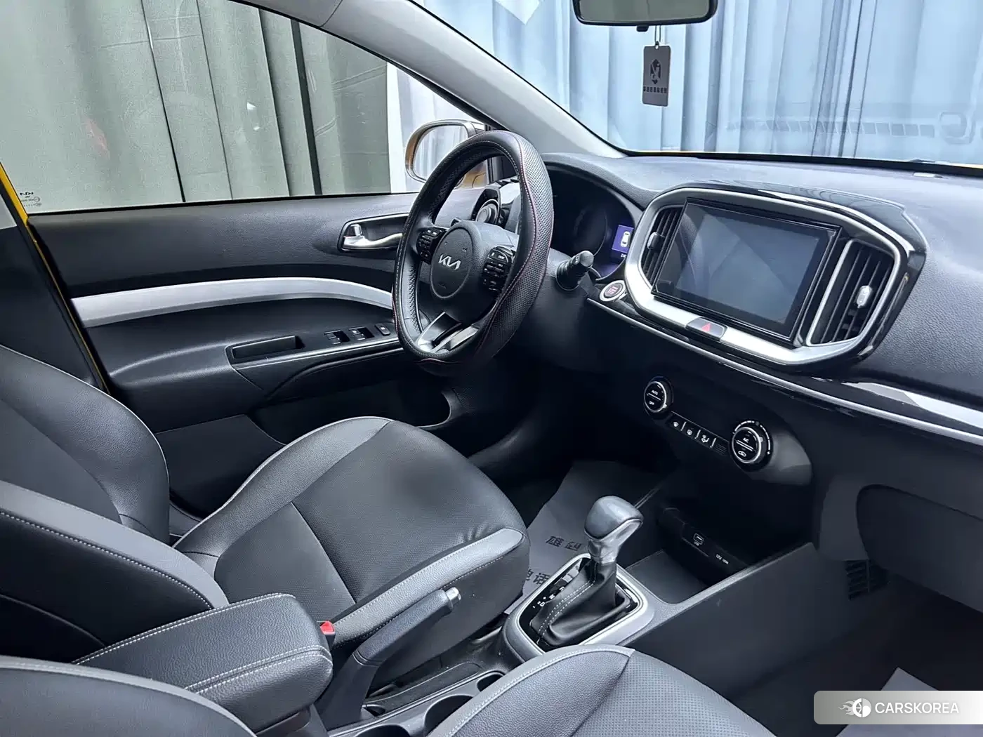 Kia KX1 2023 Yellow/orange из Китая, фото 3