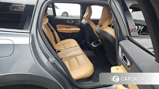 Volvo V60 Cross-Country 2nd Generation 2020 Серебряный из Кореи, фото 3