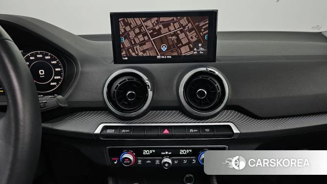 Audi Q2 2023 Светло-серебряный цвет из Кореи, фото 3