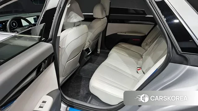 Hyundai Grandeur Hybrid (GN7) 2023 Серебристо-серый из Кореи, фото 3