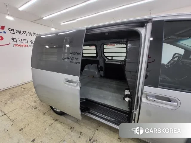 Hyundai Staria 2023 Серебристо-серый из Кореи, фото 3