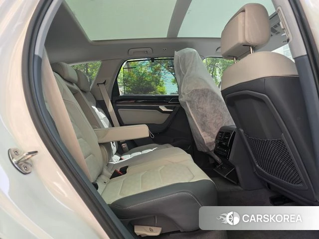 Volkswagen Touareg 3rd generation 2025 Белый из Кореи, фото 3