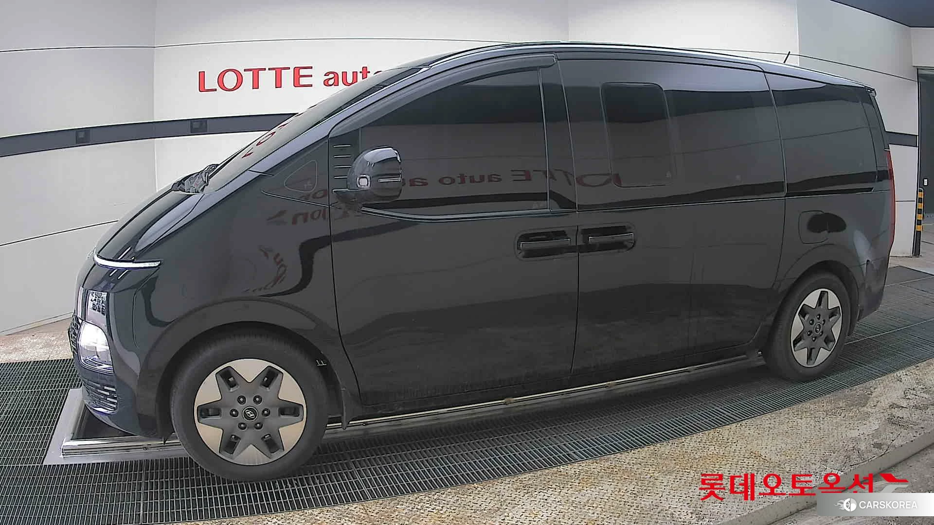 Hyundai Staria 2023 Abyss Black Pearl из Кореи, фото 3