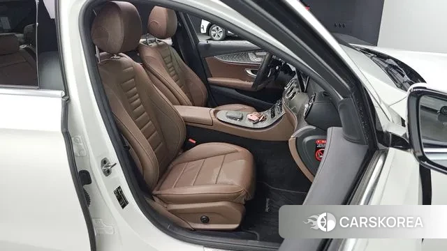 Mercedes-Benz E-Class W213 2022 Белый из Кореи, фото 3