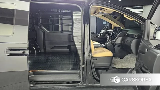 Hyundai Staria 2024 Черный из Кореи, фото 3