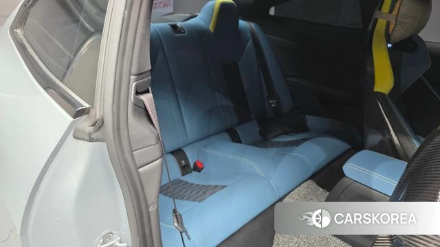 BMW M4 (G82) 2024 Светло-серебряный цвет из Кореи, фото 3