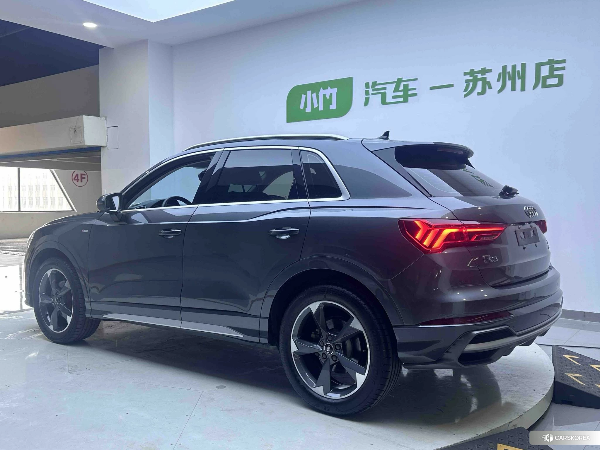 Audi Q3 2021 Темно-серый из Китая, фото 3