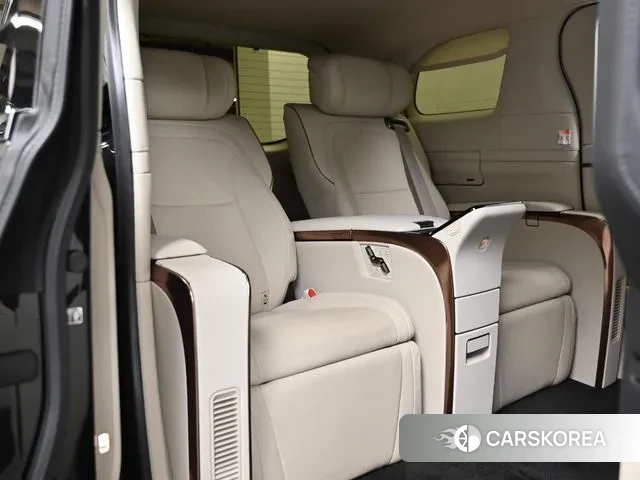 Lexus LM Second Generation 2024 Черный из Кореи, фото 3