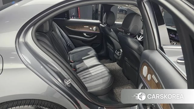 Mercedes-Benz E-Class W213 2018 Серый из Кореи, фото 3