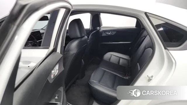 Kia The New K3 2nd generation 2021 Белый из Кореи, фото 3