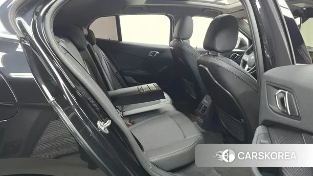 BMW 1 Series (F40) 2023 Черный из Кореи, фото 3