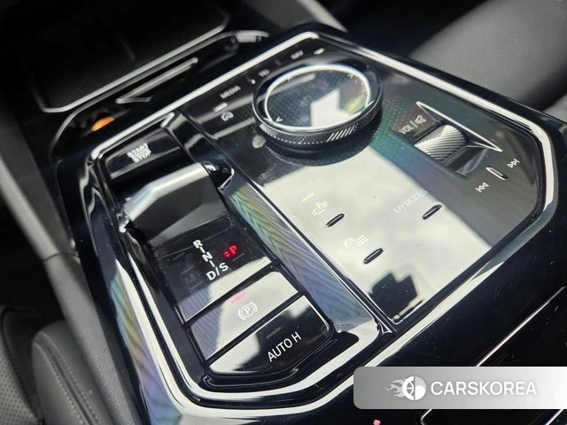 BMW 5 Series (G60) 2024 Белый из Кореи, фото 3
