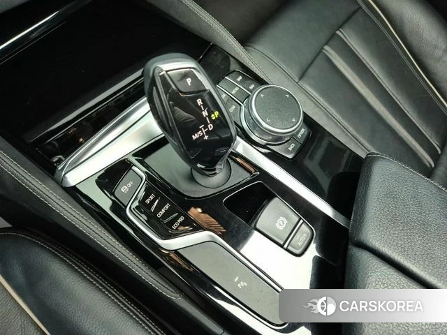 BMW 5 Series (G30) 2018 Белый из Кореи, фото 3