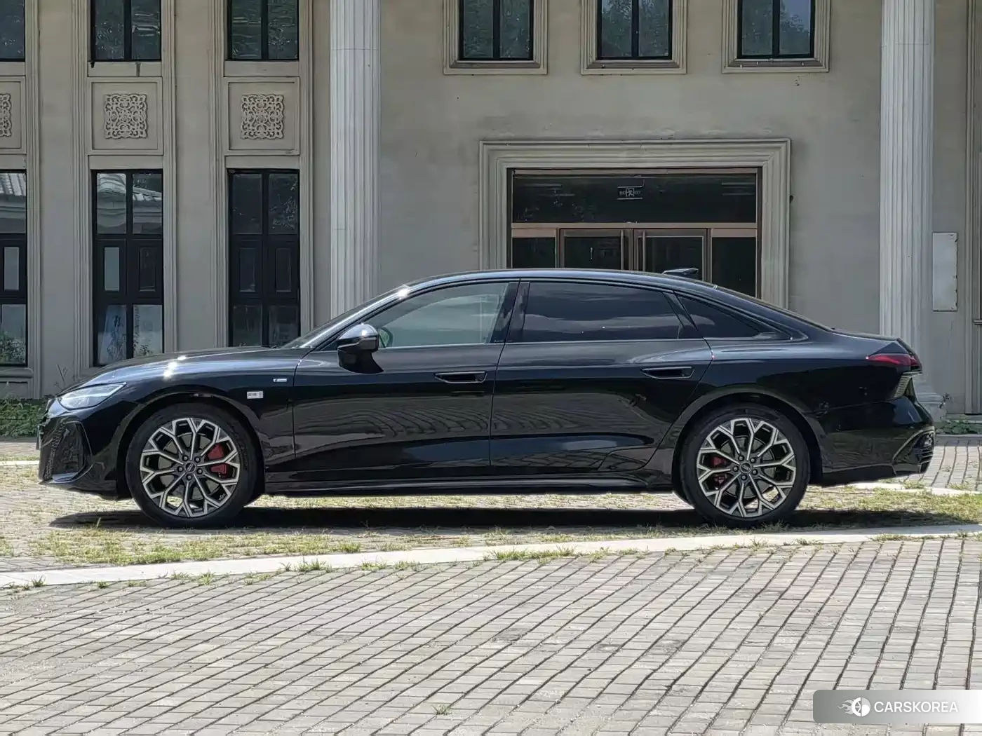 Audi A6L 2026 Черный из Китая, фото 4
