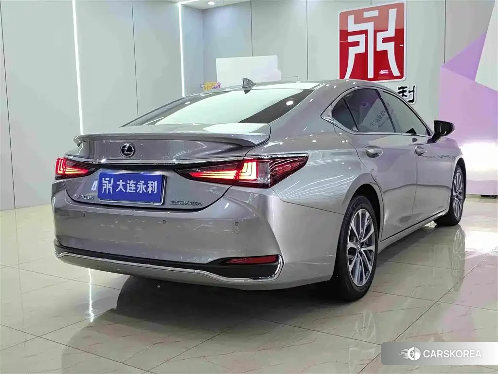 Lexus ES 2024 Silver/gray из Китая, фото 3