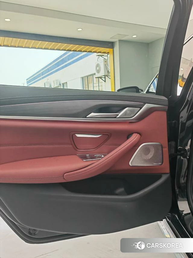 BMW 5 series PHEV 2022 Черный из Китая, фото 3
