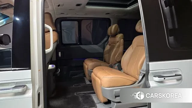 Hyundai Staria 2023 Белый из Кореи, фото 3