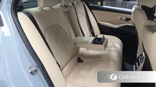 BMW 3 Series (G20) 2024 Серебристо-серый из Кореи, фото 3