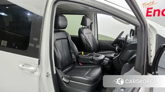 Hyundai Staria 2022 Белый из Кореи, фото 3