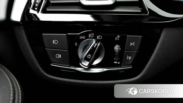 BMW 5 Series (G30) 2019 Белый из Кореи, фото 3