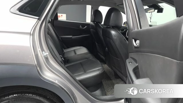 Hyundai Kona 2018 Серебристо-серый из Кореи, фото 3