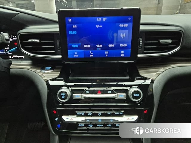 Ford Explorer 6th Generation 2022 Белый из Кореи, фото 3