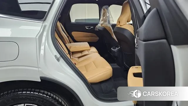 Volvo XC60 second Generation 2023 Белый из Кореи, фото 3