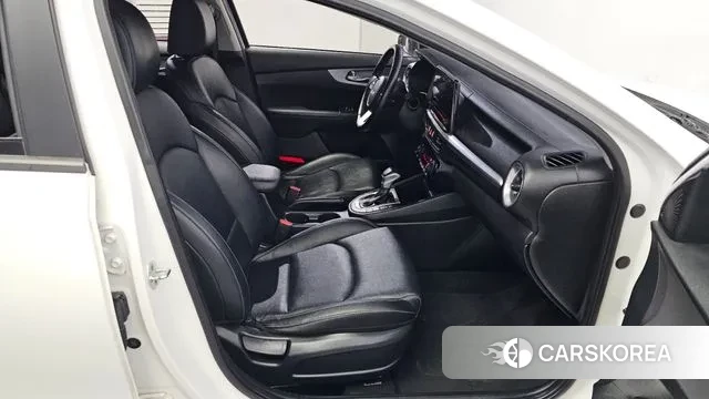 Kia The New K3 2nd generation 2021 Белый из Кореи, фото 3