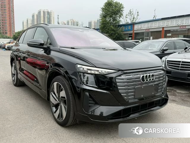 Audi Q5 e-tron 2022 Черный из Китая, фото 3