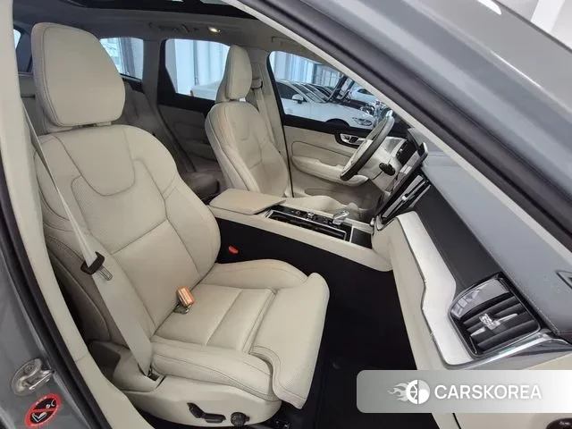 Volvo XC60 second Generation 2025 Серый из Кореи, фото 3