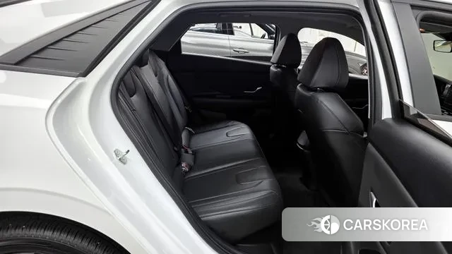 Hyundai Avante Hybrid (CN7) 2023 Белый из Кореи, фото 3