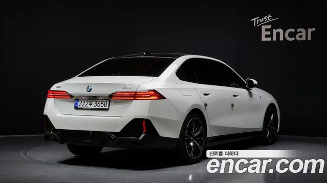 BMW 5 Series (G60) 2023 Белый из Кореи, фото 3